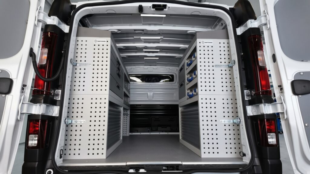 Plancher, Étagères et Galeries de toit pour Renault Trafic 2014 L1H1 de G.R.M. Sas