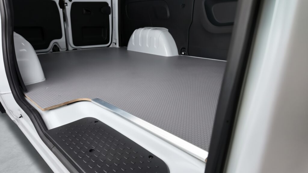 Plancher, Étagères et Galeries de toit pour Renault Trafic 2014 L1H1 de G.R.M. Sas