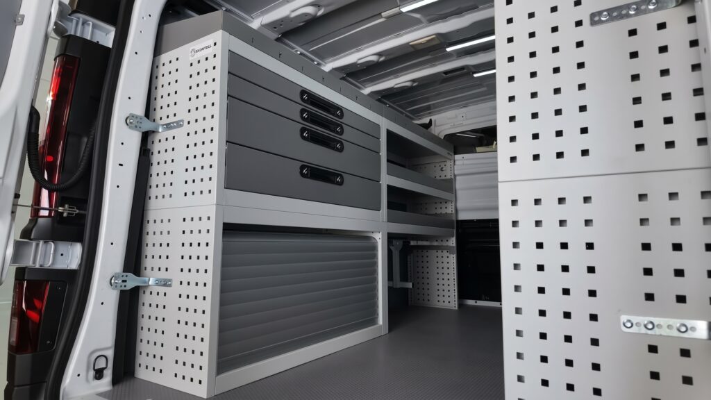 Plancher, Étagères et Galeries de toit pour Renault Trafic 2014 L1H1 de G.R.M. Sas