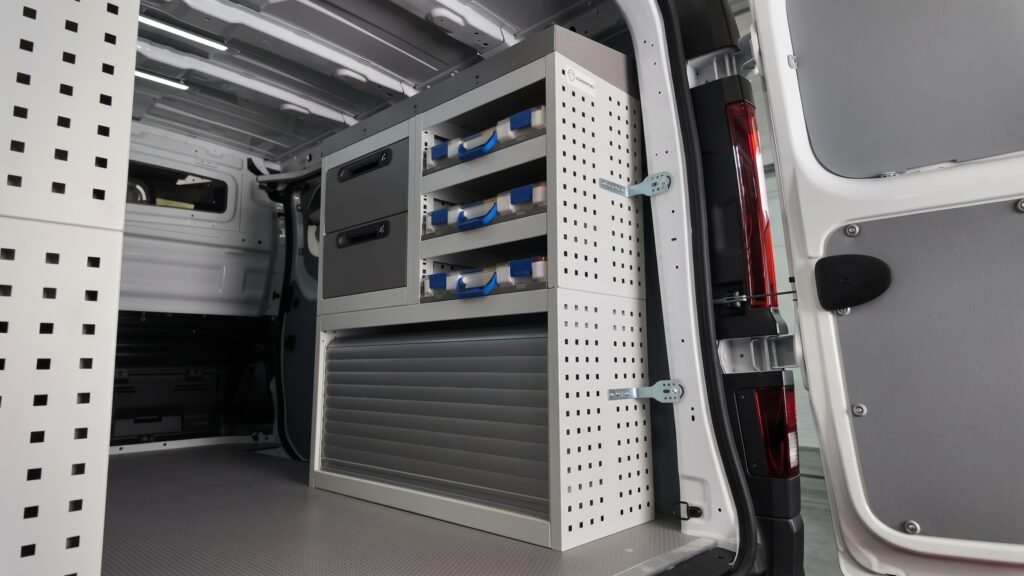 Plancher, Étagères et Galeries de toit pour Renault Trafic 2014 L1H1 de G.R.M. Sas