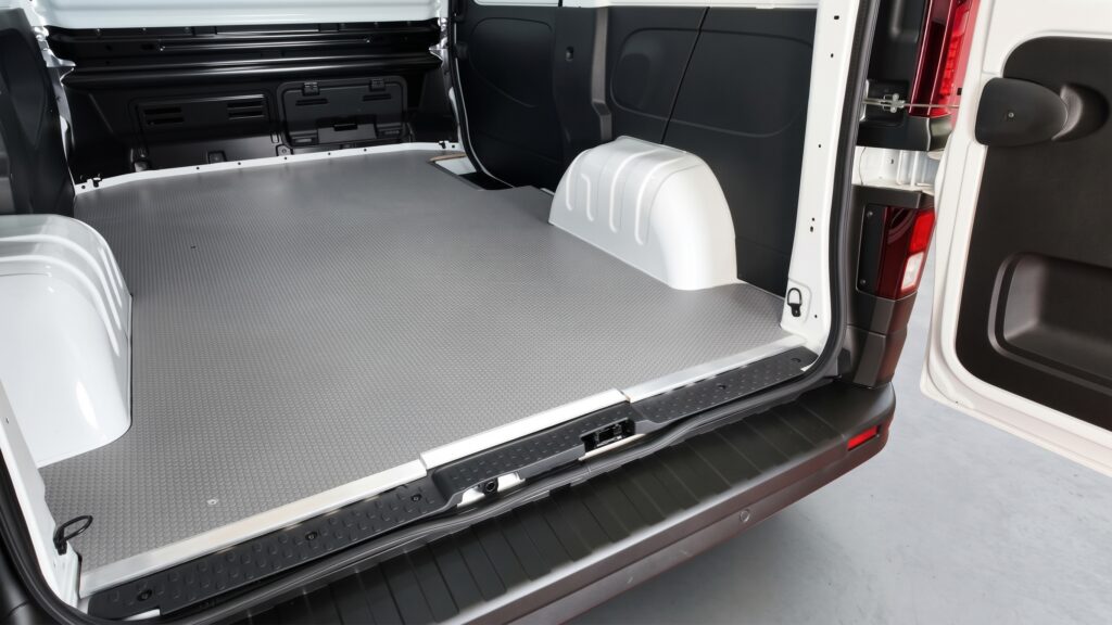 Plancher, Étagères et Galeries de toit pour Renault Trafic 2014 L1H1 de G.R.M. Sas